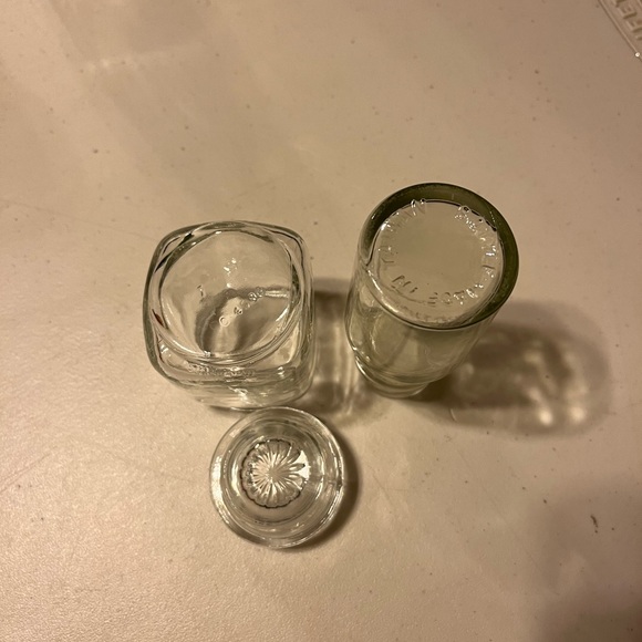 Two vintage jars with lids lot  both have riding on the bottom - Picture 8 of 8